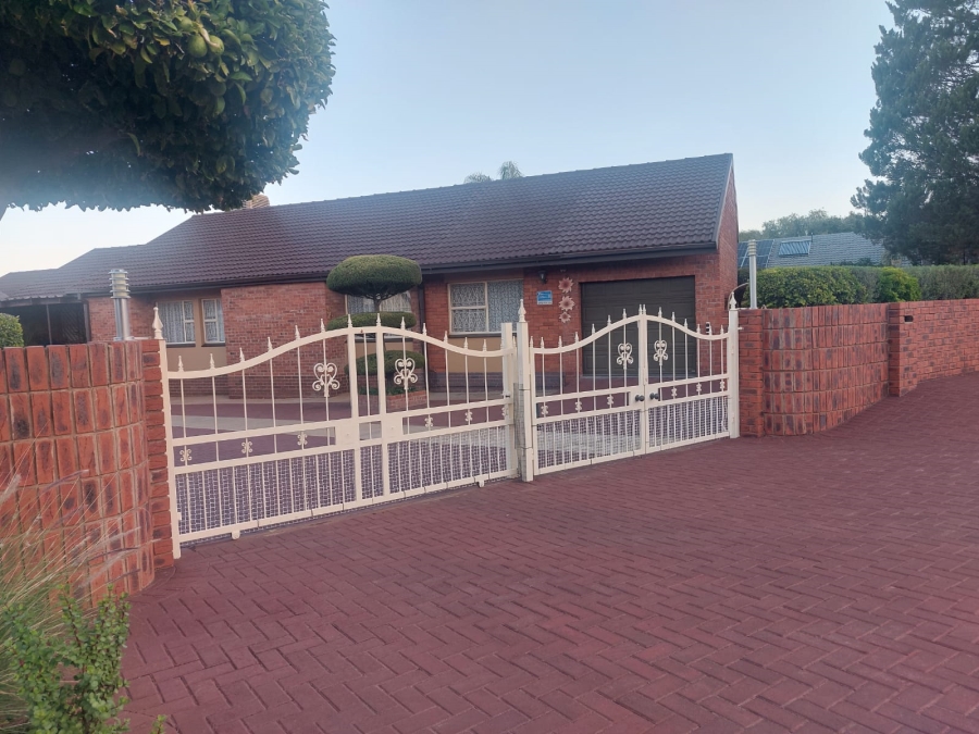 4 Bedroom Property for Sale in Monument Heights Northern Cape
